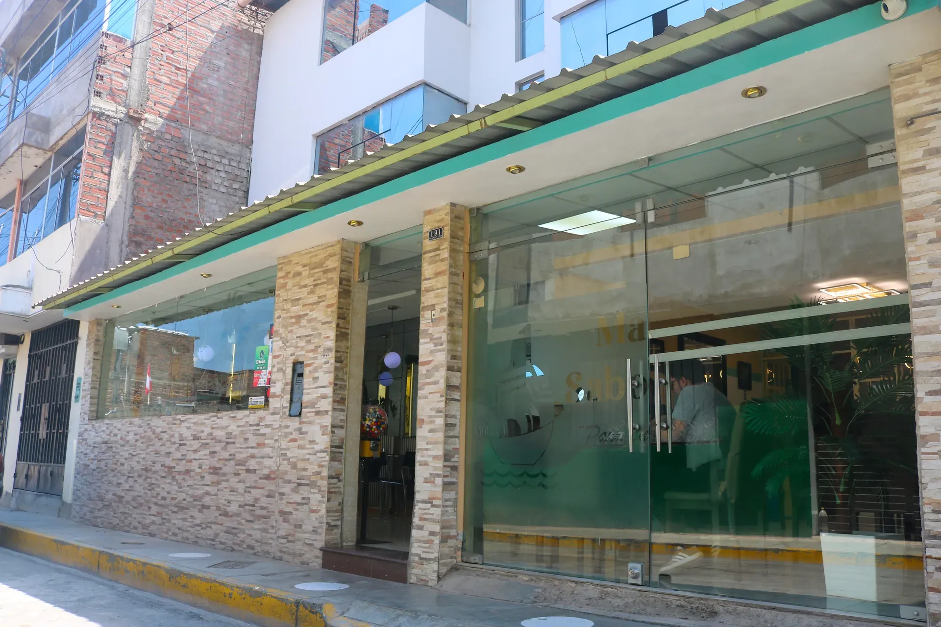 Fachada de Marisquería Sabor del Norte en Psje. Andrés Bello, Huancayo